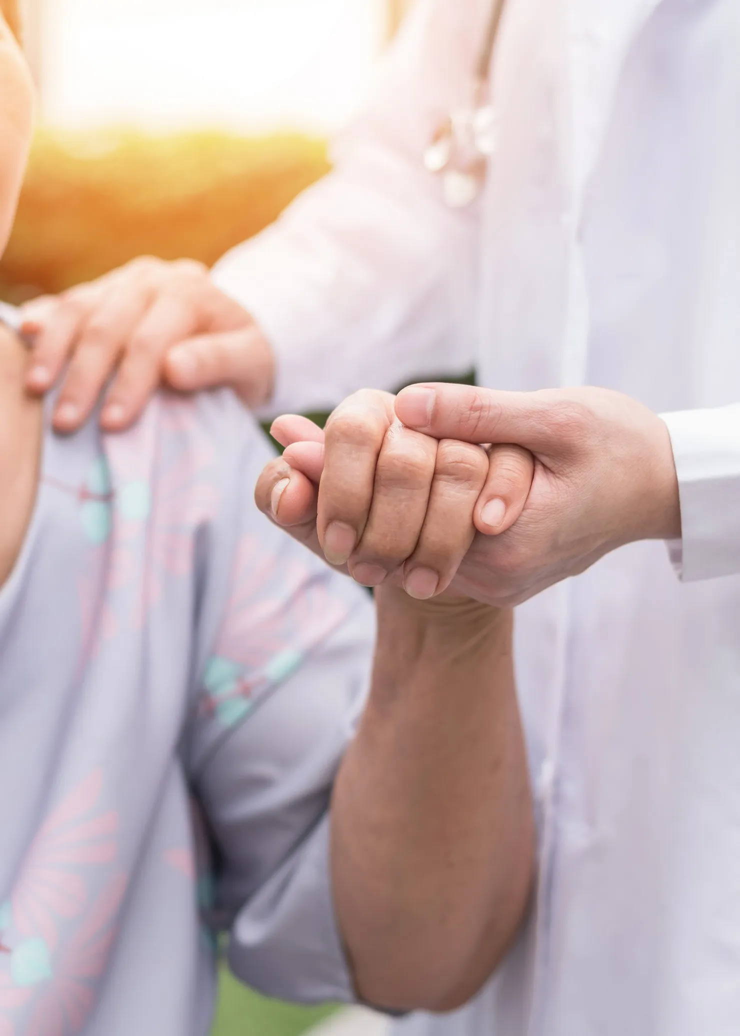 Älterer älterer Demenzpatient (alternder alter Erwachsener) in der Pflege
